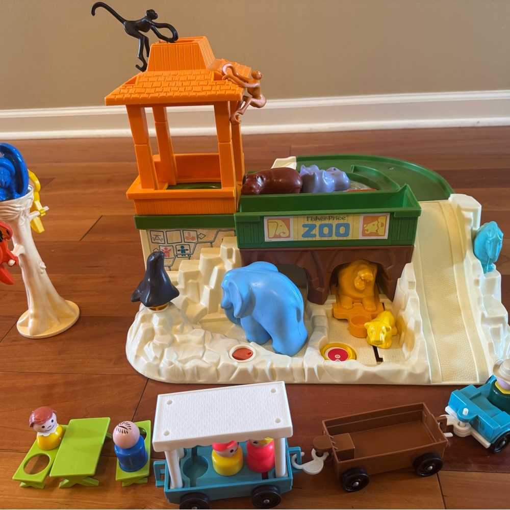 Vintage 1984 Fisher Price Little People Zoo